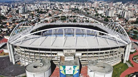 Bijuteria care stă să cadă!** A costat 150 de milioane de euro și ar trebui să organizeze întrecerile de atletism de la JO din 2016