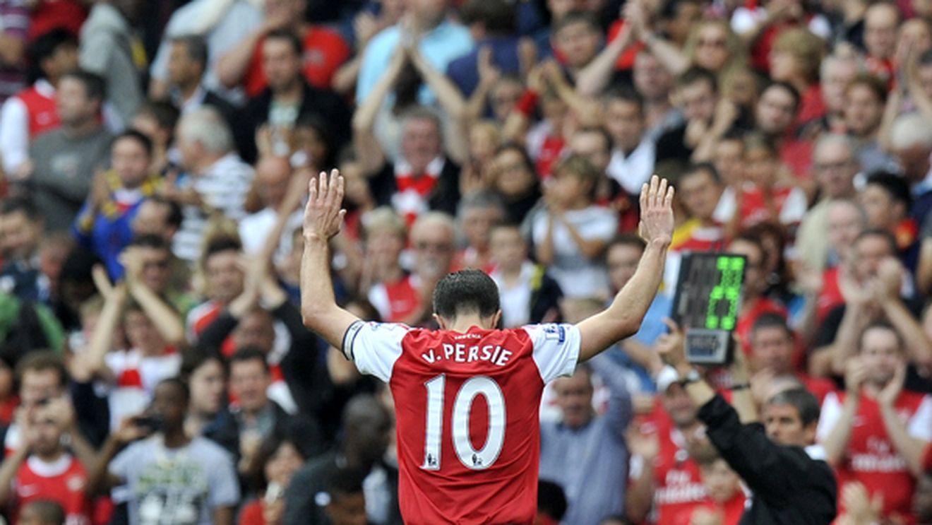 Mai pierde Wenger un căpitan?** Van Persie amână prelungirea contractului cu Arsenal