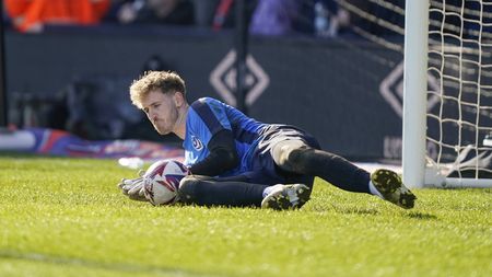 Oficial. Regula care schimbă istoria fotbalului: ce se va întâmpla dacă un portar ține mingea mai mult de 8 secunde