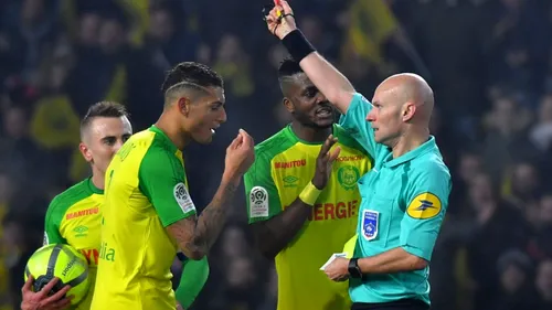 Cartonaș roșu, dar de această dată pentru el! Arbitrul din meciul Nantes - PSG și-a aflat pedeapsa | VIDEO