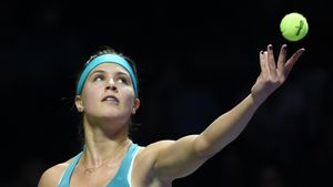 IMAGINEA ZILEI | O femeie complexă. "Hello, Genie!" Bouchard, mai provocatoare ca niciodată. De Halloween