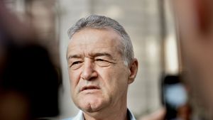 Motivul pentru care Becali ține de prețul lui Alibec. "De ce? Din cauza asta!" Anunțul finanțatorului FCSB