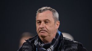 EXCLUSIV | Rednic, criticat de o legendă din Ștefan cel Mare: "Ce știu străinii ăia despre spiritul lui Dinamo? N-aș opri pe nimeni!". Puștiul român pus peste Montini