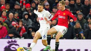 Cum e posibil ca Tottenham să ia A-, iar Genoa să primească B+ pentru același transfer al lui Radu Drăgușin! Cine sunt cei care au primit A+