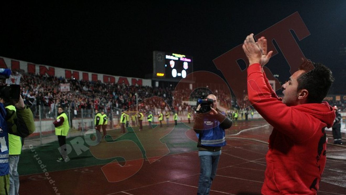 Fără steaguri și petarde, dar cu IRONII la adresa rivalilor!** Atmosfera de la Dinamo-Steaua
