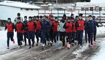 ACSM Reșița s-a reunit în decorul alb din Valea Domanului! Echipa lui Flavius Stoican are două noutăți în lot și s-a despărțit cert de doi jucători