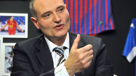 Moment genial cu Robert Licu și regretatul Ghiță Licu. Show cu Staffan Olsson la 7 m, dar cum arunca fostul mare inter stânga român. "Chiar tu...!" VIDEO 