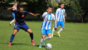 Houri a marcat la debutul pentru Universitatea Craiova, în amicalul cu Metaloglobus. Nepotul lui Ilie Balaci a înscris şi el