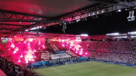 "Guess who's back?" FOTO | Coregrafie FABULOASĂ‚ realizată de fanii Legiei Varșovia în Champions League