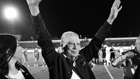 Fostul mare fotbalist român acuză că Ienei i-a încheiat cariera la națională: ”Asta e diferența între Lucescu și el! M-am îmbătat, l-am apostrofat și am rămas cu 49 de meciuri”