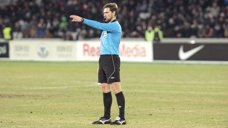EXCLUSIV Șeful CCA, înfrânt: arbitrii străini revin în Liga 1!** Primul meci la care vor oficia va fi derby-ul Steaua-Vaslui