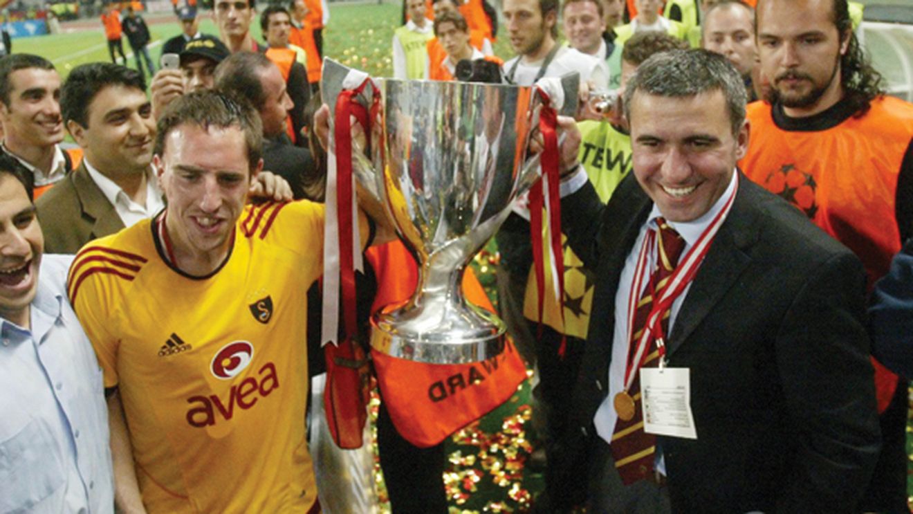 La greu, Galata își cheamă înapoi cel mai iubit fiu: "I love you Hagi!"