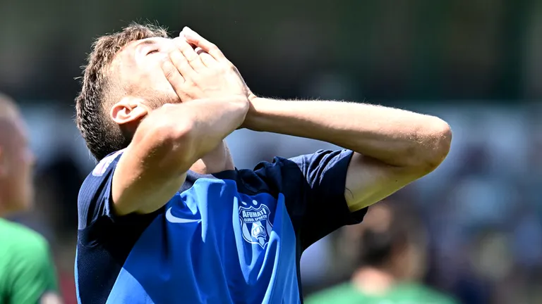 ”Unul dintre cei mai valoroși fotbaliști din Liga 2” a devenit ”fantomă” după transferul la U Craiova! În șapte luni s-a pozat cu toate trofeele câștigate, dar n-a jucat vreun minut!