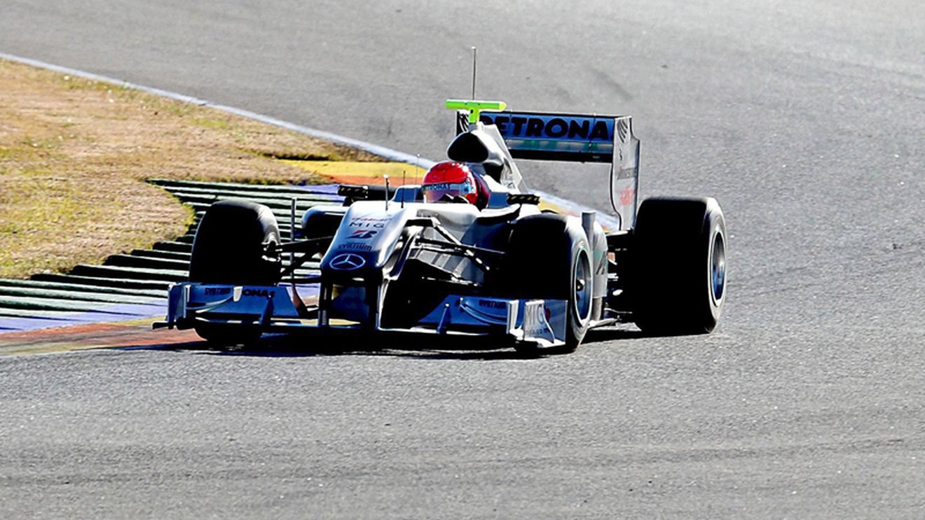 VIDEO** Schumacher, la primele tururi cu monopostul Mercedes