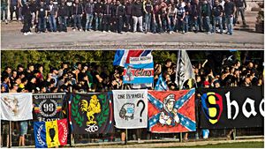 Masacru, masacru, masacru! Bătaie crâncenă între ultrașii steliști și cei rapidiști, în timpul unui meci: "Au năvălit în stadion, poarta a fost baricadată". Un stelist s-a ales cu răni serioase, ultrași olandezi au fost implicați