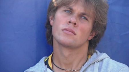 Vorbește românește și a inaugurat Terenul 18 la Roland Garros! Victorie încărcată de emoții pentru Radu Albot, "celălalt român" de la simplu masculin. Cine este Hagi din Moldova, când l-a bătut gândul să întoarcă armele și cum este să scrii de unul singur cărțile de istorie, acasă. Corespondență de la Paris