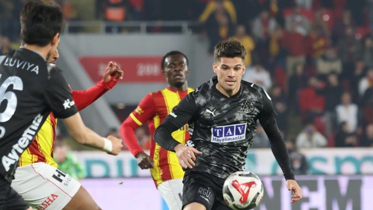 Ianis Hagi a primit o veste bună. Patronul lui Olympique Marseille a luat decizia care îl apropie pe român de transfer