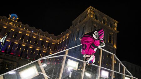 FOTO | Cei mai buni patinatori din lume au coborât cu o viteză de peste 80 km/h la prima etapă a concursului Crashed Ice Red Bull 