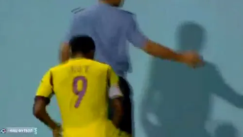 VIDEO Își poate pierde slujba!** Gestul pe care l-a făcut Eto'o la celebrarea unui gol îl poate costa scump pe un polițist