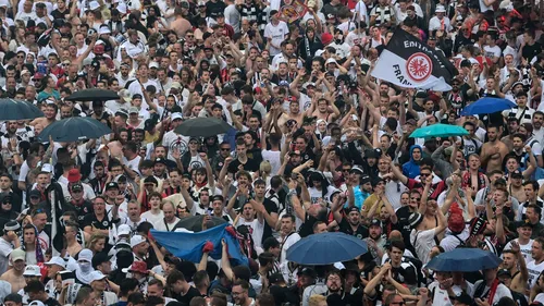 Revelion la Frankfurt! Sute de mii de oameni au sărbătorit cucerirea Europa League. Imagini unice după marele succes de la Sevilla | FOTO & VIDEO