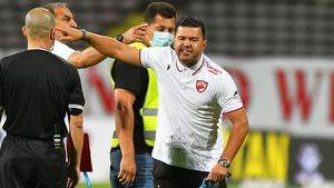 Cosmin Contra, supărat că jucătorii nu și-au primit salariile nici până acum: „Am convingerea că până la ora jocului cu UTA vor fi plătite” | VIDEO