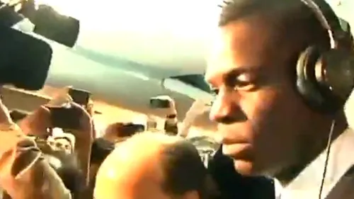 VIDEO Balotelli și-a ieșit din minți pe aeroportul din Napoli! Gestul care îl va supăra pe Berlusconi