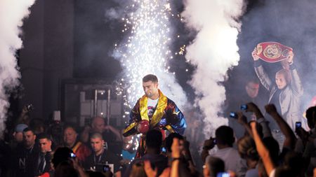 Bute s-a pregătit pentru infern!** S-a antrenat pe fondul sonor de pe Capital FM Arena și pe țipetele iubitei lui Froch! :) Carl: "E amuzant"