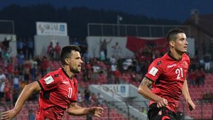 Și cei mai mari albanezi țin cu România, ne vor la Euro 2024, dar anunță: „Suntem peste voi!” Fostul mare golgheter și coleg cu legende din Serie A va fi fanul înfocat al tricolorilor: „Aș fi vrut Kosovo și România la Euro, dar e cam greu!” | EXCLUSIV