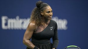 Serena Williams s-a filmat în timp ce renunță la halatul de baie și se îmbracă în rochie. Rivala Simonei Halep se pregătește de o ieșire în club: „Noaptea când mamele își fac de cap”