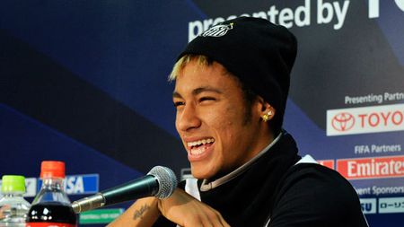 FOTO** Neymar a vrut să deschidă fereastra să ia și el o gură de aer! :) A rămas surprins când a văzut ce avea sub geam