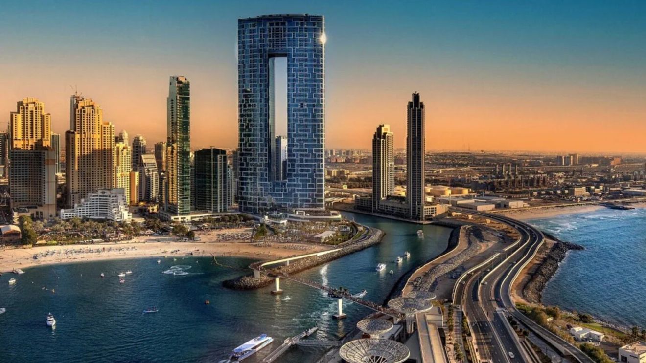 Fostul patron din fotbalul românesc a cumpărat un conac evaluat la 200.000.000 de dolari în "Beverly Hills al Dubaiului"