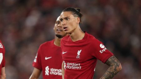 Darwin Nunez, noul star al lui Liverpool, suspendare neașteptat de ușoară după ce și-a lovit adversarul cu capul în figură