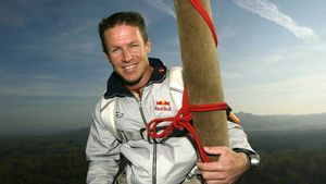 Răsturnare de situație în cazul morții lui Felix Baumgartner. Ce au descoperit anchetatorii: „Camera montată de el a ajuns în mijlocul elicei și a determinat prăbușirea”