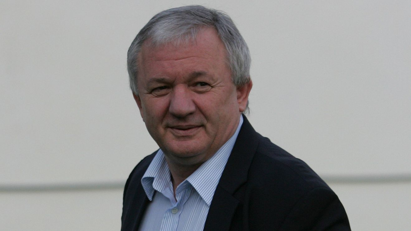 Porumboiu: "Este un gest corect decorarea lui Deaconu"