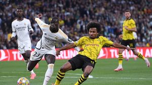 A venit verdictul specialistului la cea mai controversată fază din Borussia Dortmund - Real Madrid 0-2! Care e decizia corectă pe care trebuia să o ia arbitrul la acțiunea în care nemții au cerut penalty