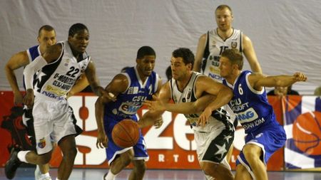 CSU Ploiești - "U" Mobitelco Cluj, scor 82-69**, în finala Diviziei A de baschet masculin