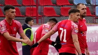 Ultima etapă a Ligii 2, distrusă de arbitraj! CSC Șelimbăr nu a scăpat, Vasile Buzea a eliminat un jucător pentru întârzierea unei aruncări de la margine. Eugen Beza: ”Halucinant!”