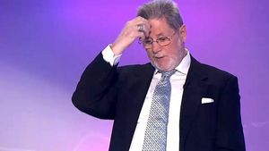 Cornel Dinu, mesaj emoționant înaintea meciurilor de baraj U Cluj - Dinamo și Chiajna - Chindia Târgoviște: „Indiferent că nisipul îmi mai e puțin de scurs în clepsidra vieții, Doamne dă-ne să fie astea în prima ligă”