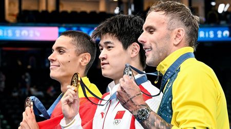 Reacția World Aquatics la imaginea cu David Popovici şi Zhanle Pan. Cum a numit interacțiunea dintre cei doi