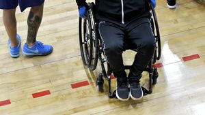 Arbitrul a ajuns în scaun cu rotile: „Probabil nu mai am mult de trăit. Vreau să îmi ajut fiica”