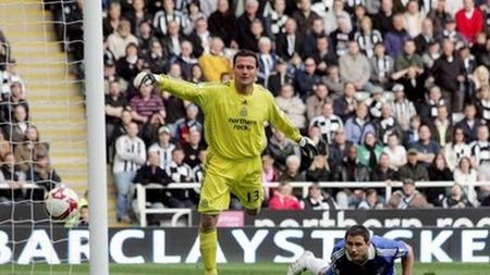 El i-a luat locul lui Pantilimon la Sunderland! Fanii au reacționat violent pe rețelele de socializare: ce a generat scandalul