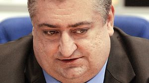 „George Copos e gata să vândă!"