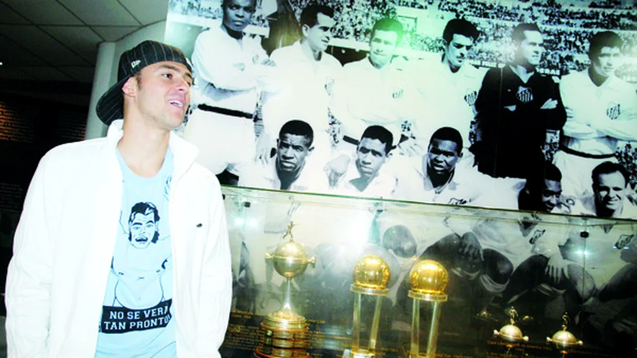 Moraes ne-a condus în muzeul lui Santos:** Pele e zeul, Pele e regele!