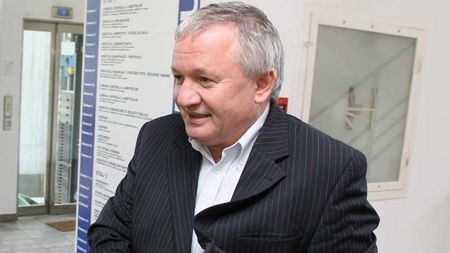 Cel mai bun "central" va primi 20.000 de euro! CUM COMENTEZI?