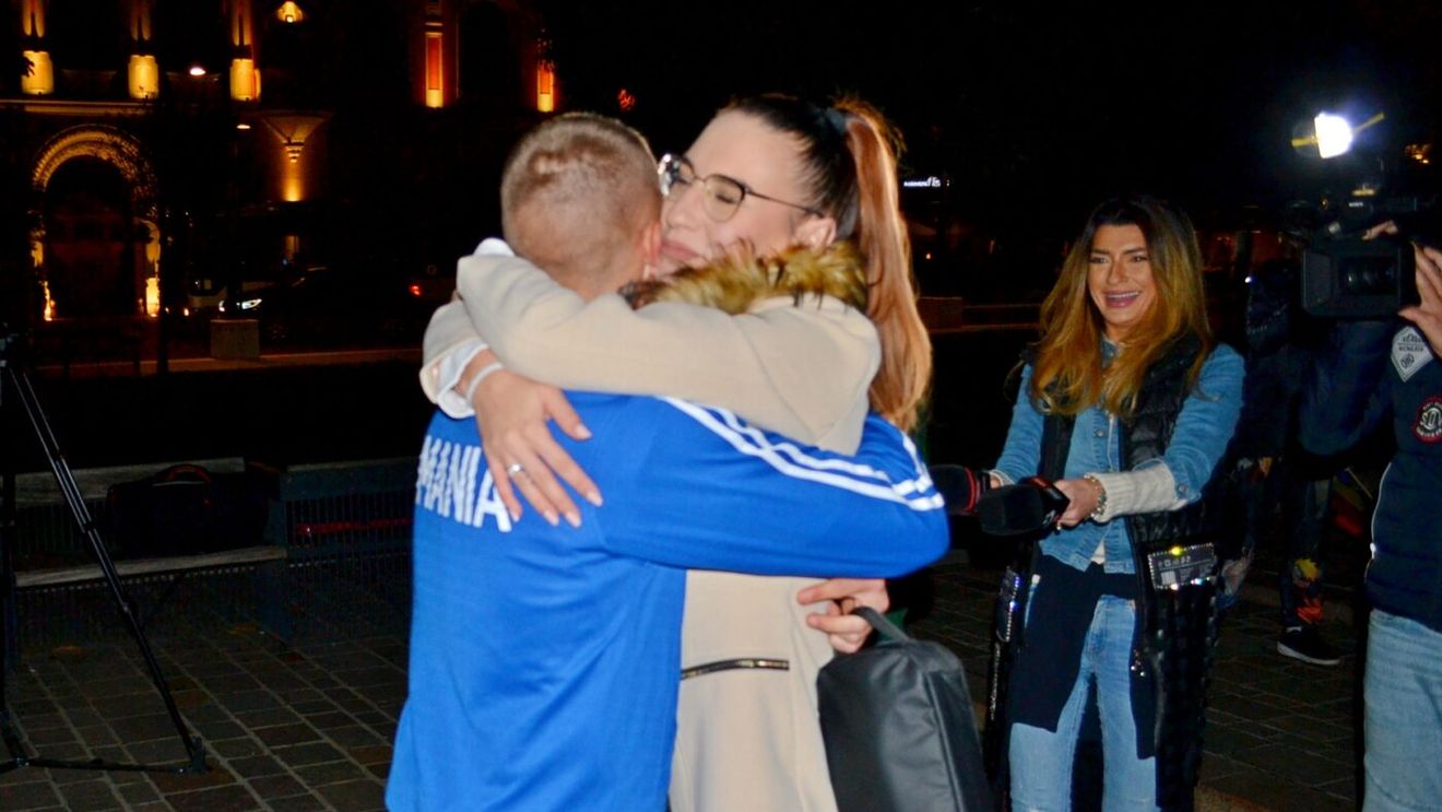 Gestul neașteptat al golgheterului Campionatului Mondial de minifotbal! Și-a surprins iubita la revenirea în România | FOTO