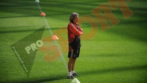 Antrenorul Benficăi se teme de "Poborsky" al Galațiului:** "Sper să NU prindă o zi bună!"