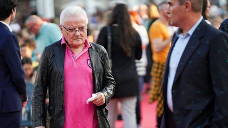 Dumitru Dragomir știe ce s-a întâmplat cu averea lui Irinel Columbeanu și de ce a ajuns pe străzi fostul milionar! „Gagicăreala costă bani. A cheltuit banii de la tatăl lui”