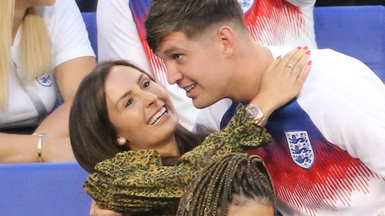 Un star de la City, cap de afiș în tabloidele din Anglia. Are o fetiță cu iubita din copilărie, dar s-a despărțit de ea și vrea să-i "arunce" rudele din casa de 3,4 milioane de lire: "E devastată, a plecat fără explicații!"