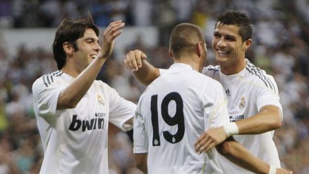 UEFA a anunțat echipa anului 2009! **Merită Kaka să fie în "11"-le ideal?