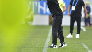 Gigi Becali, săgeți către Laurențiu Reghecampf. „Vorbiți despre asta!”